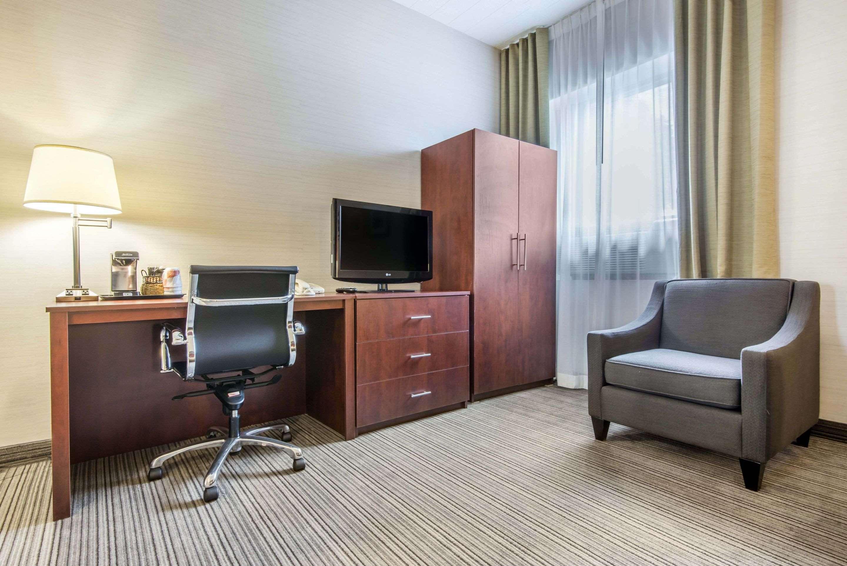 Comfort Inn & Suites Колінгвуд Екстер'єр фото